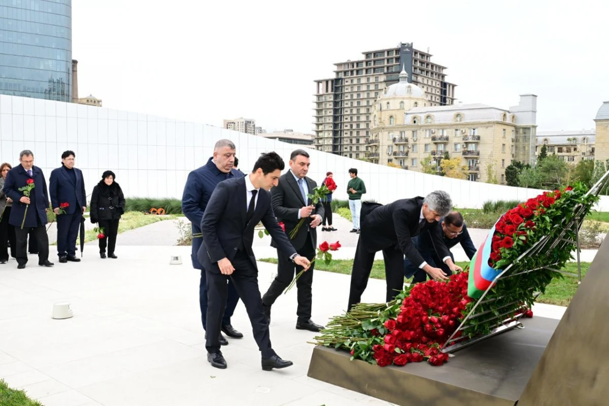 Mədəniyyət Nazirliyinin kollektivi şəhidlərin xatirəsini yad etdi — 4