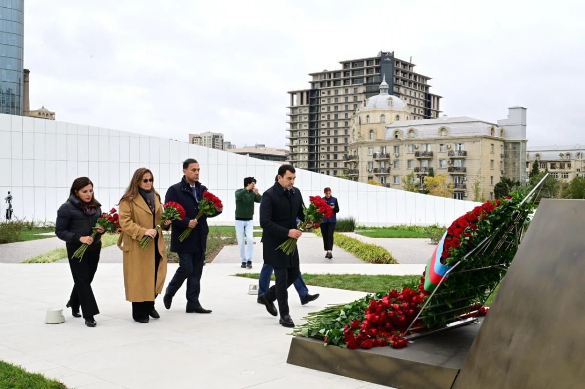 Mədəniyyət Nazirliyinin kollektivi şəhidlərin xatirəsini yad etdi — 8