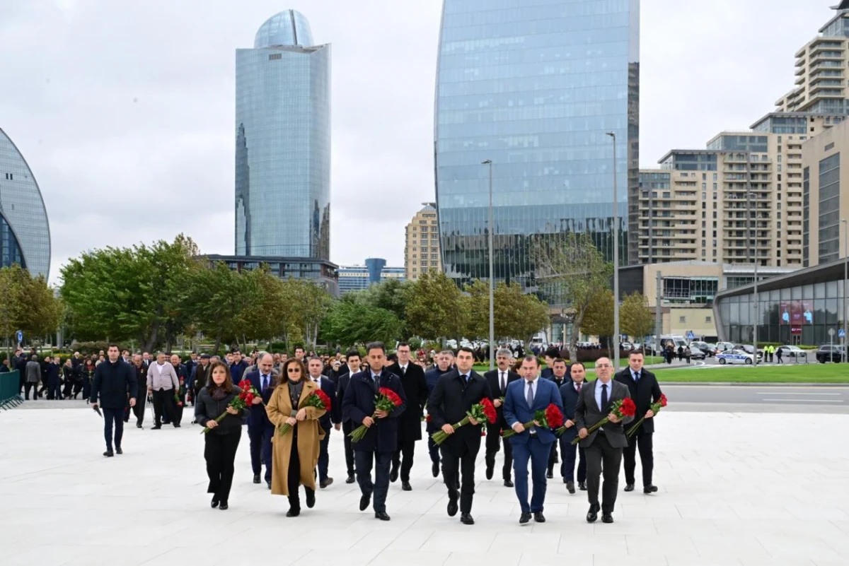 Mədəniyyət Nazirliyinin kollektivi şəhidlərin xatirəsini yad etdi — 9