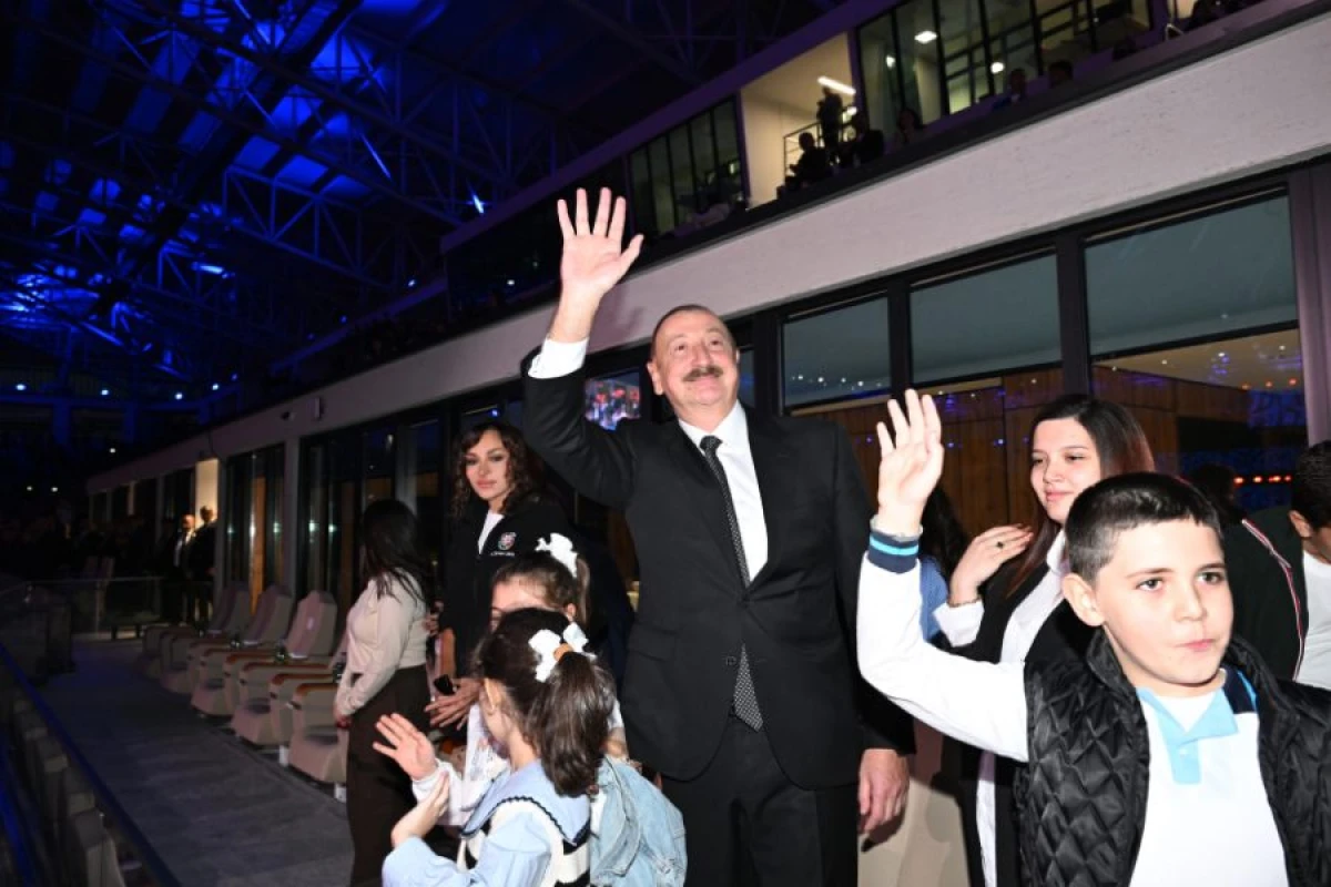 Prezident və xanımı MDB Oyunlarının açılışında şəhid övladları ilə görüşdü