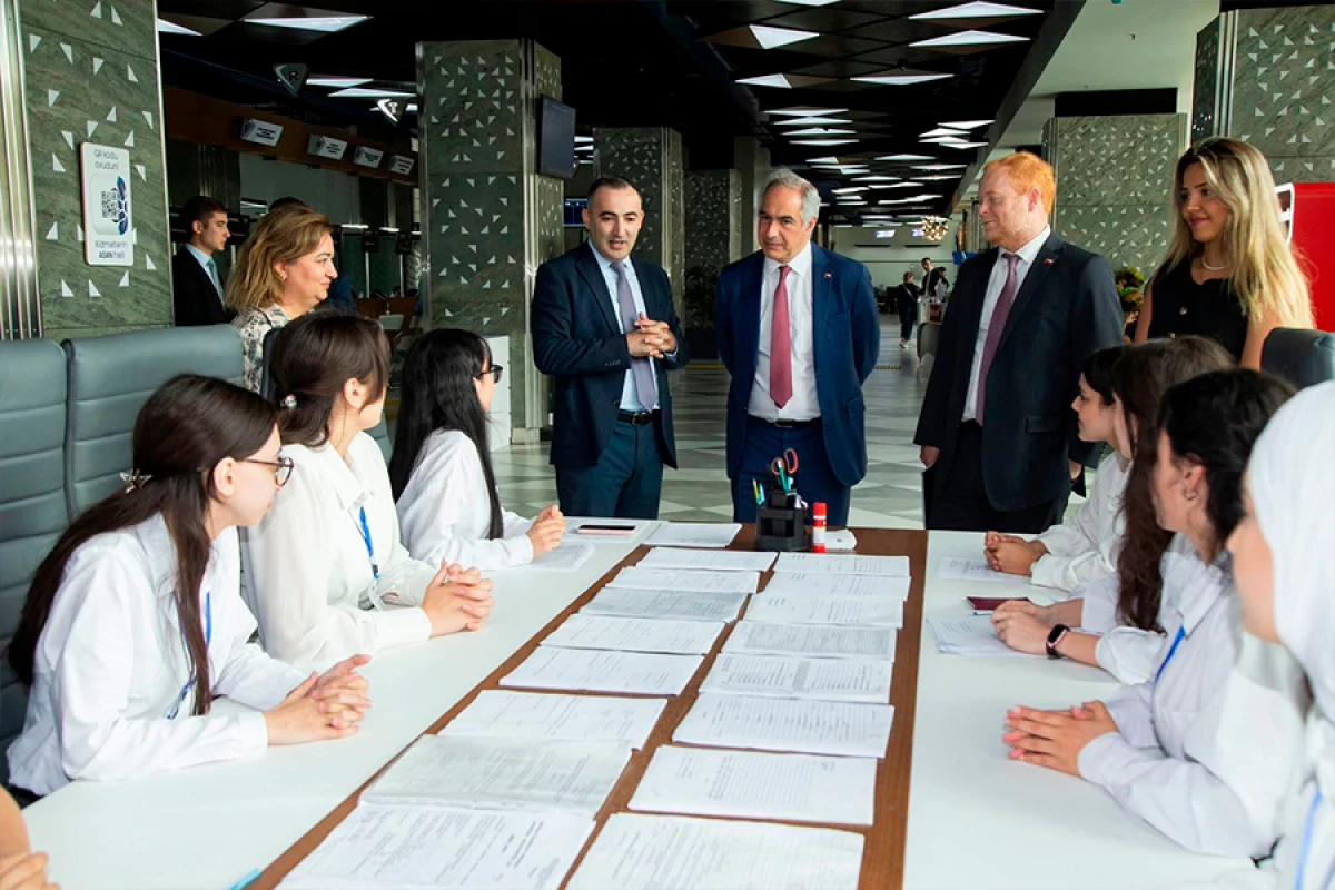 Çilidən olan parlamentarilər “ASAN xidmət”də — 1