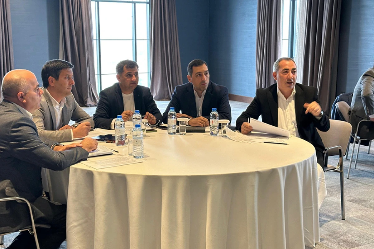 “Azəriqaz” İB-də 2025-ci ilin kommersiya fəaliyyəti üzrə müşavirə keçirildi — 1