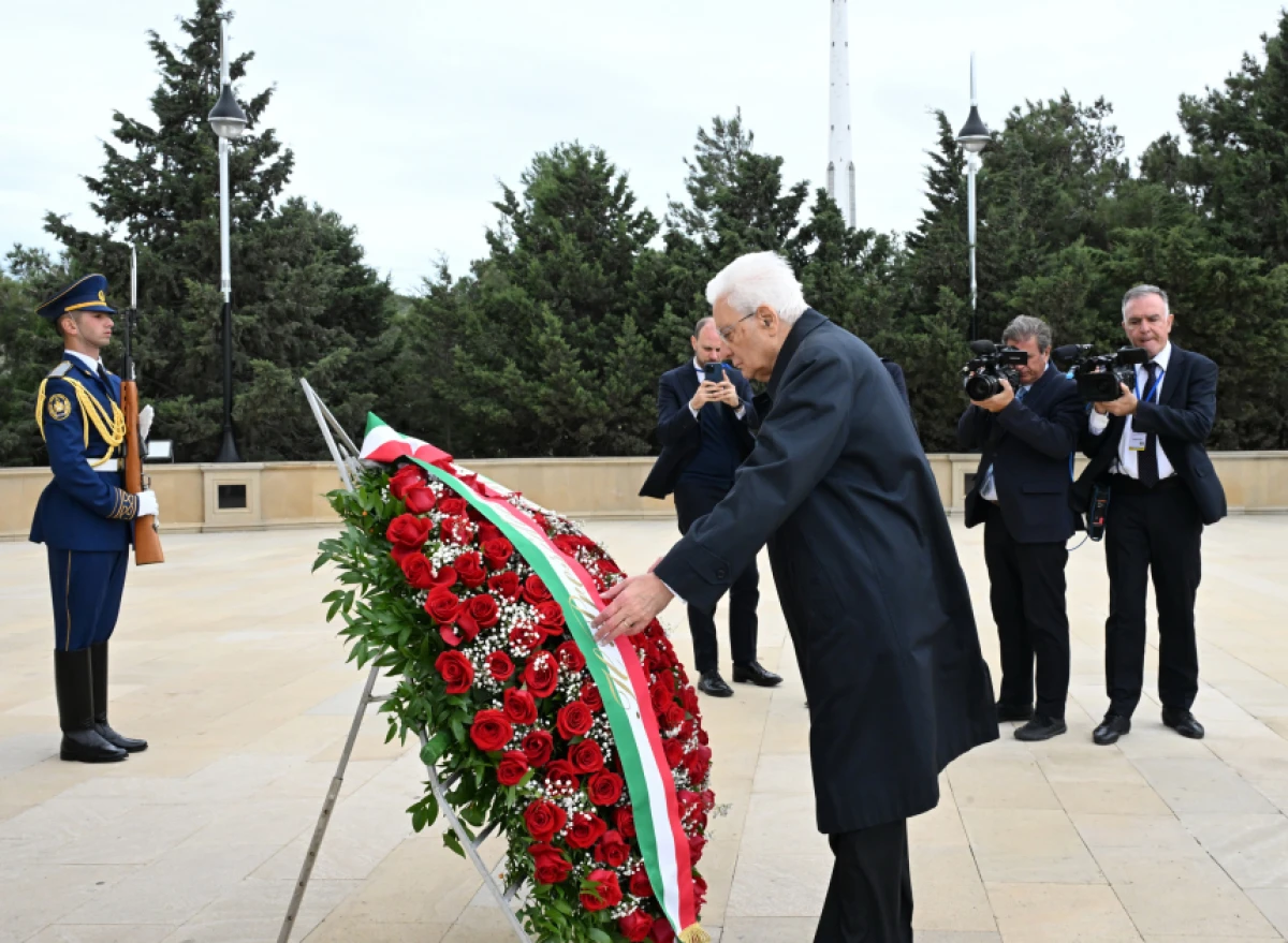 İtaliya Prezidenti Bakıda şəhidlərin xatirəsini andı — 2