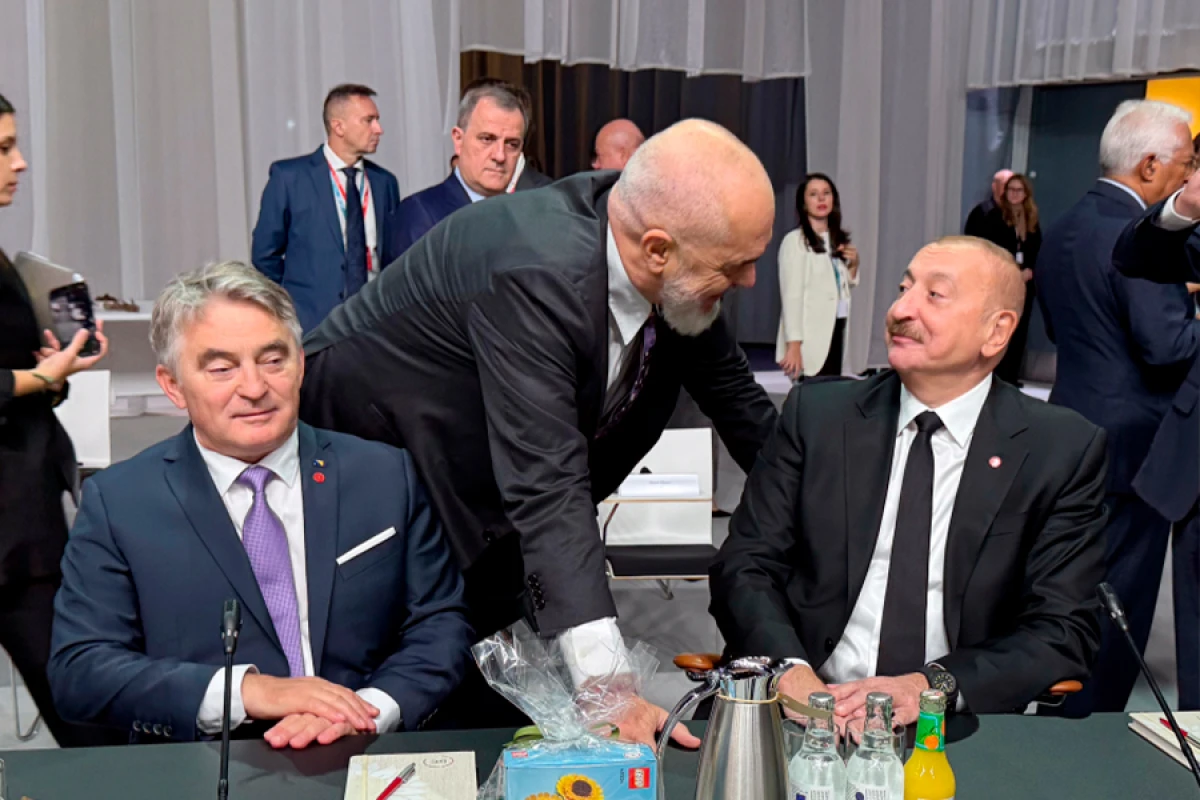 Prezident “Avropa Siyasi Birliyi”nin 7-ci Zirvə toplantısının açılış plenar sessiyasında iştirak etdi - YENİLƏNDİ — 2