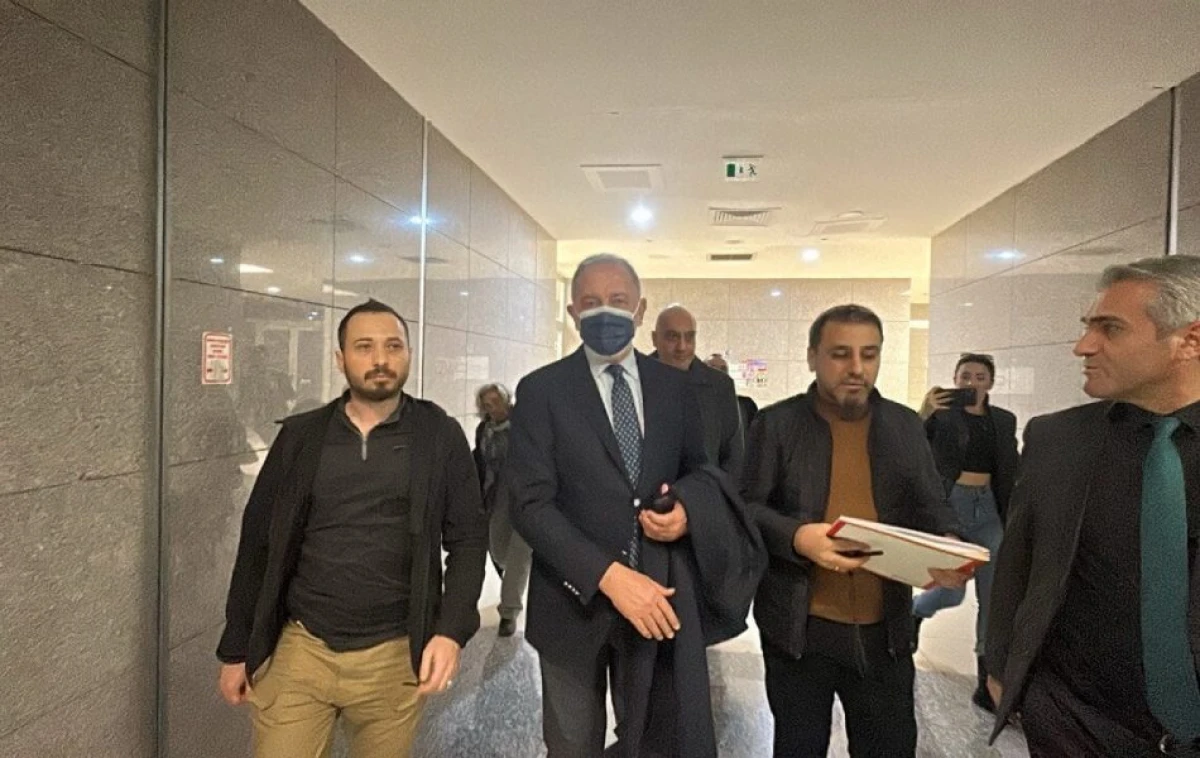 Məşhur türkiyəli jurnalist Fateh Altaylı məhkəmə qarşısına çıxdı — 1