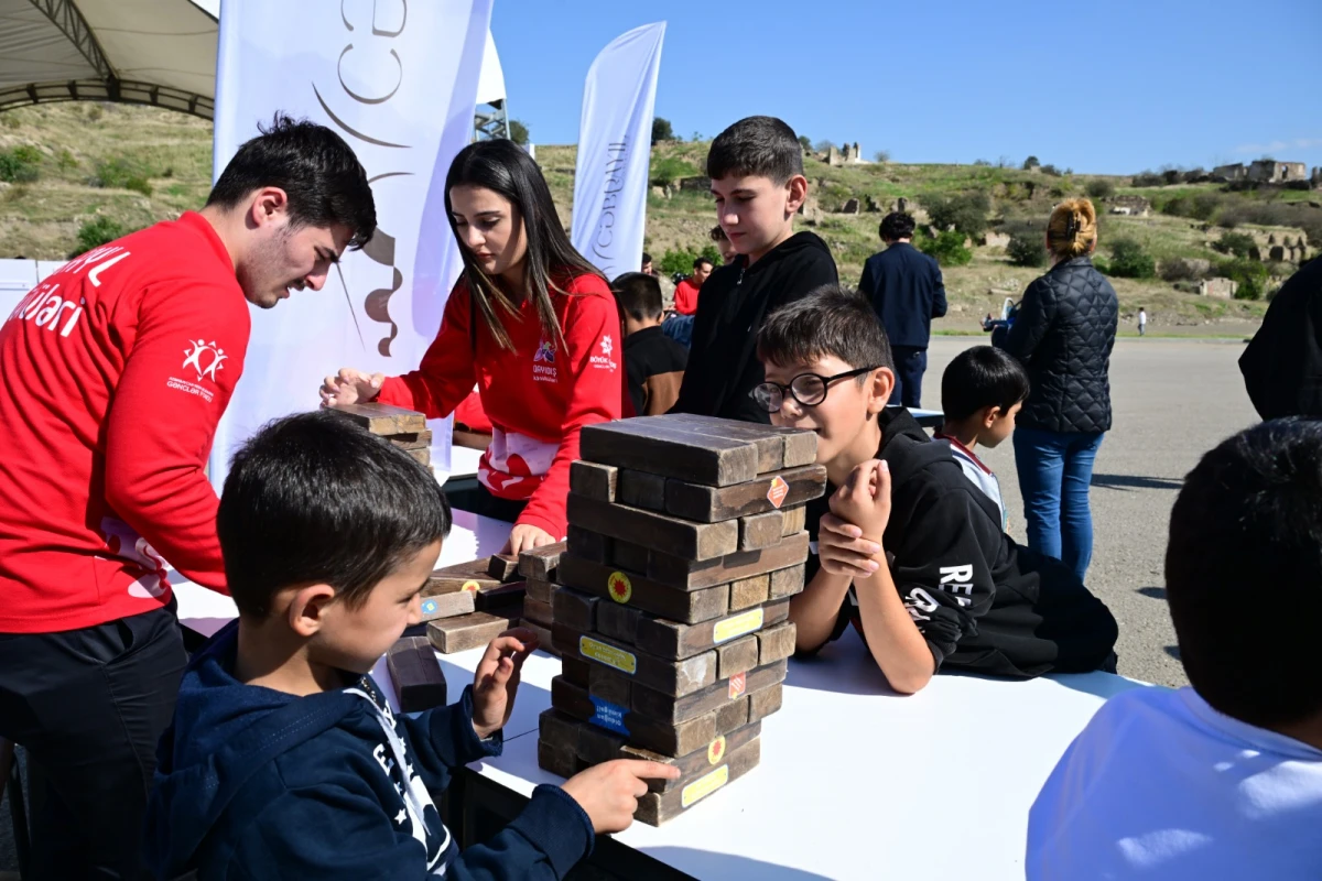 Cəbrayılda Şəhər Günü münasibətilə "Qarabağ – obyektivdən tarixə" adlı fotosərgi açıldı — 3