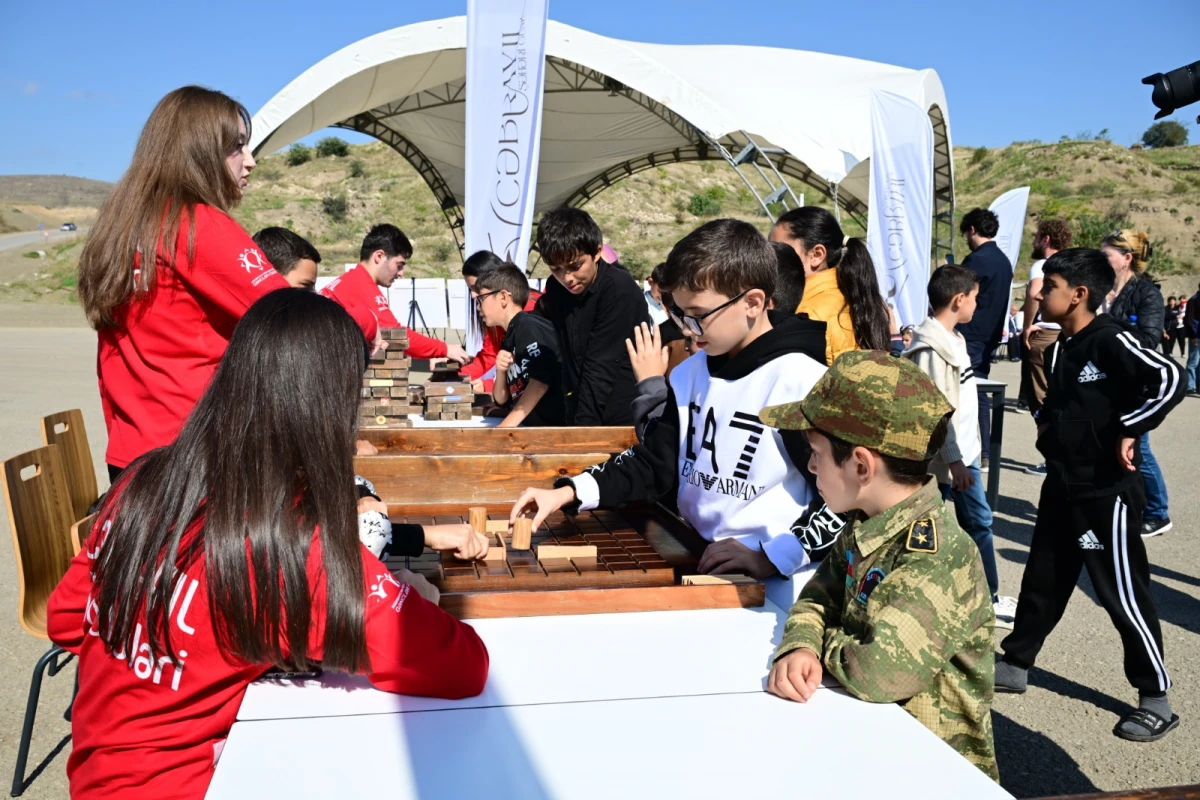 Cəbrayılda Şəhər Günü münasibətilə "Qarabağ – obyektivdən tarixə" adlı fotosərgi açıldı — 4