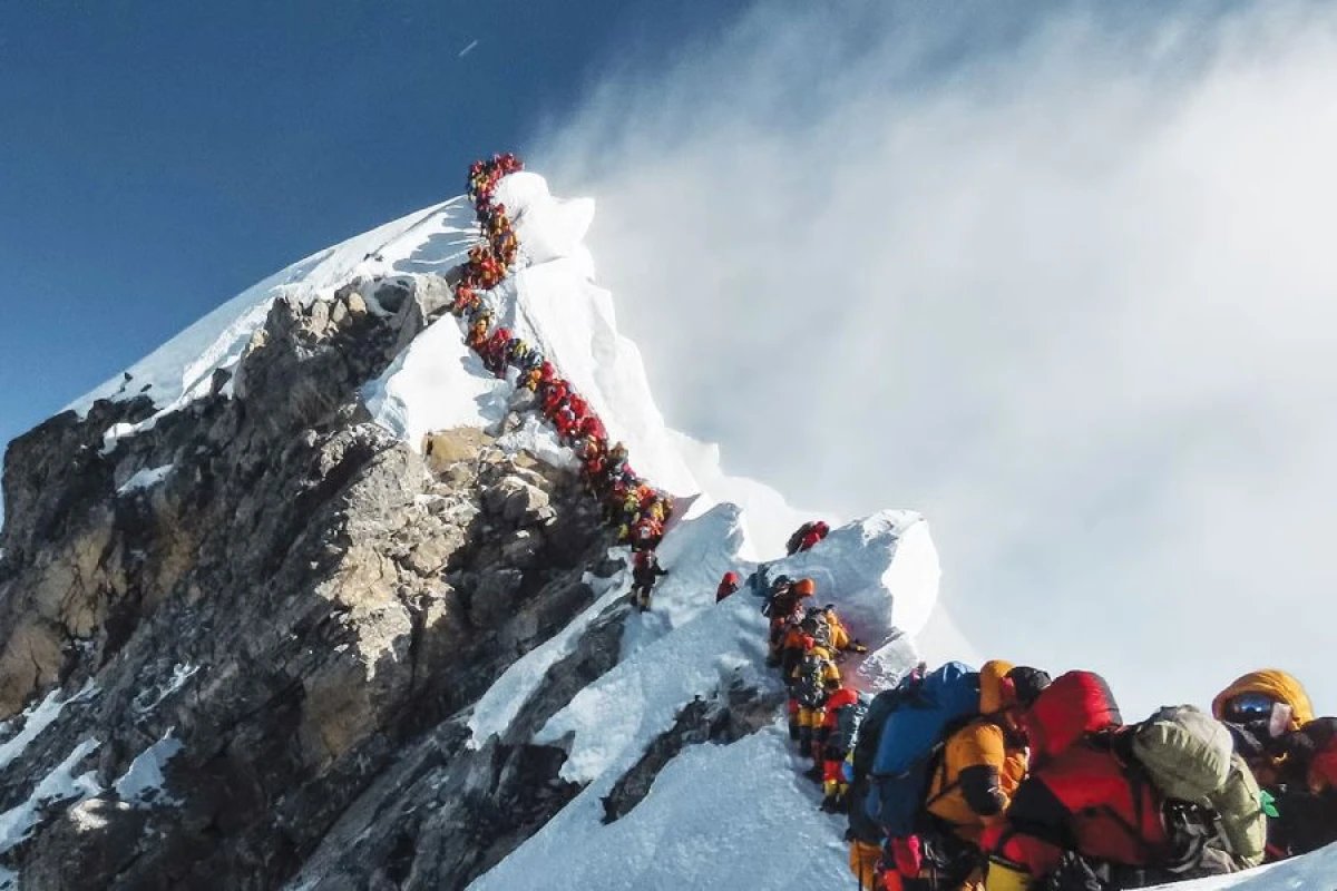 Everestdə qalan turistlər xilas edildilər