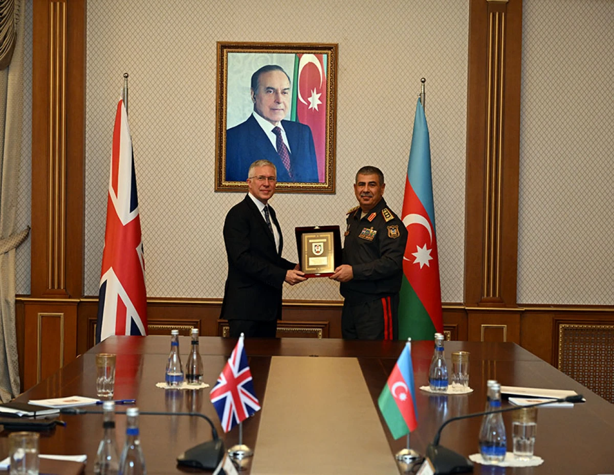 Müdafiə naziri Böyük Britaniyanın səfiri ilə görüşdü — 1