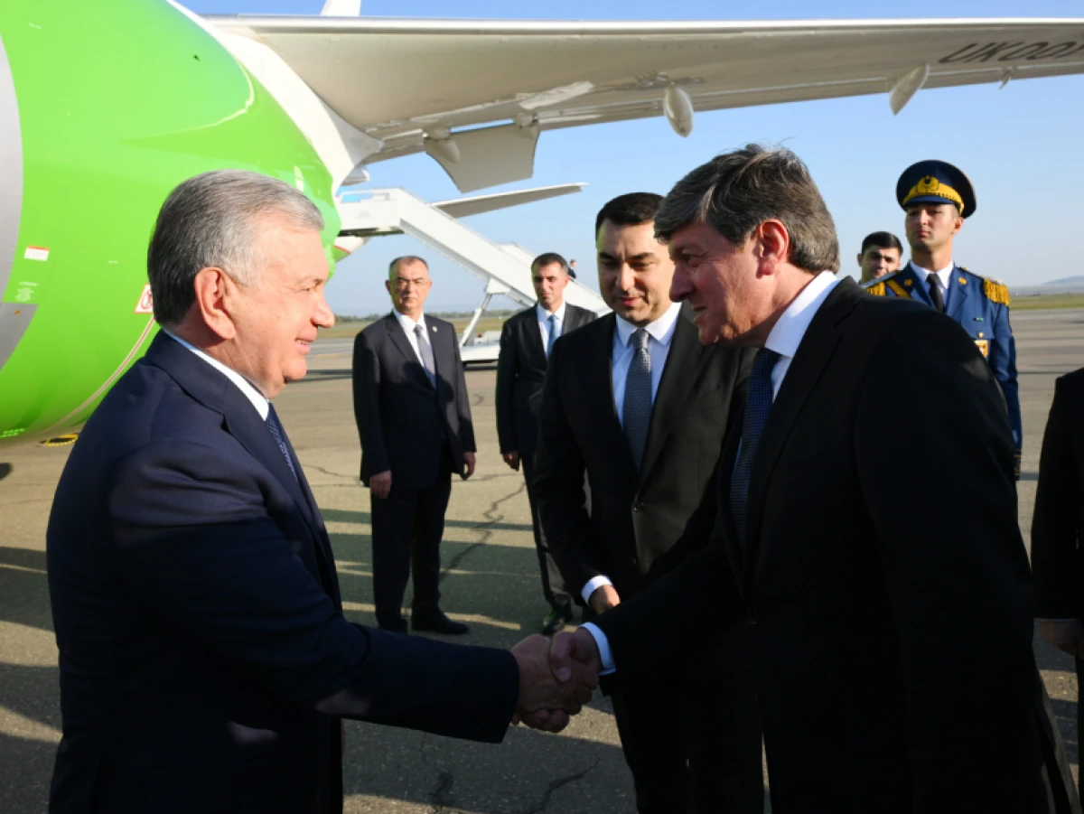 Şavkat Mirziyoyev Azərbaycanda səfərdədir — 2