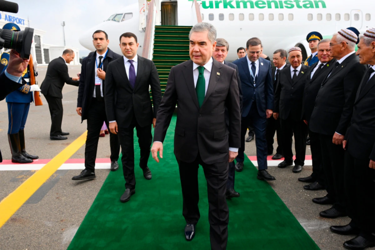 Qurbanqulu Berdiməhəmmədov Azərbaycana gəldi