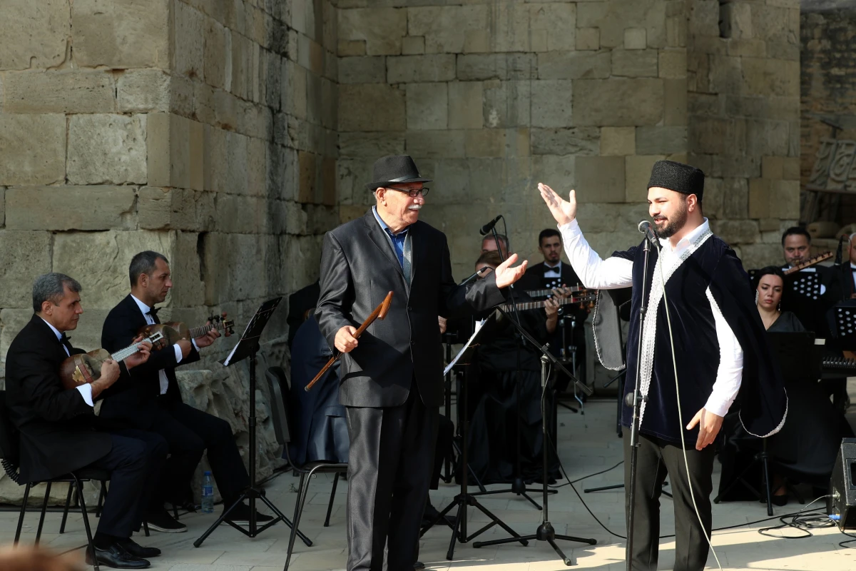 “Arşın mal alan” tamaşası nümayiş olundu — 2