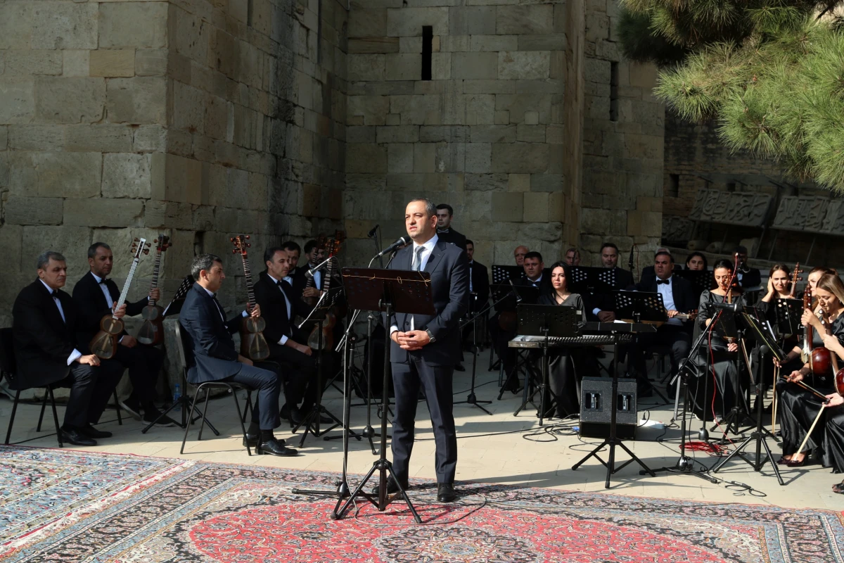 “Arşın mal alan” tamaşası nümayiş olundu — 8