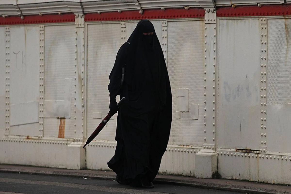 İtaliyada çadra və niqab qadağan edilə bilər
