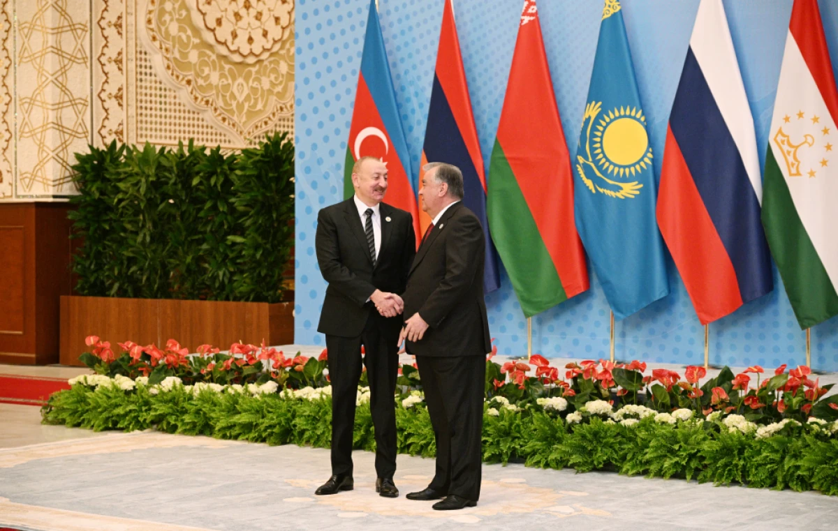 Prezident İlham Əliyev MDB Dövlət Başçıları Şurasının iclasında iştirak etmək üçün Düşənbədəki "Millət" sarayına gəldi — 1
