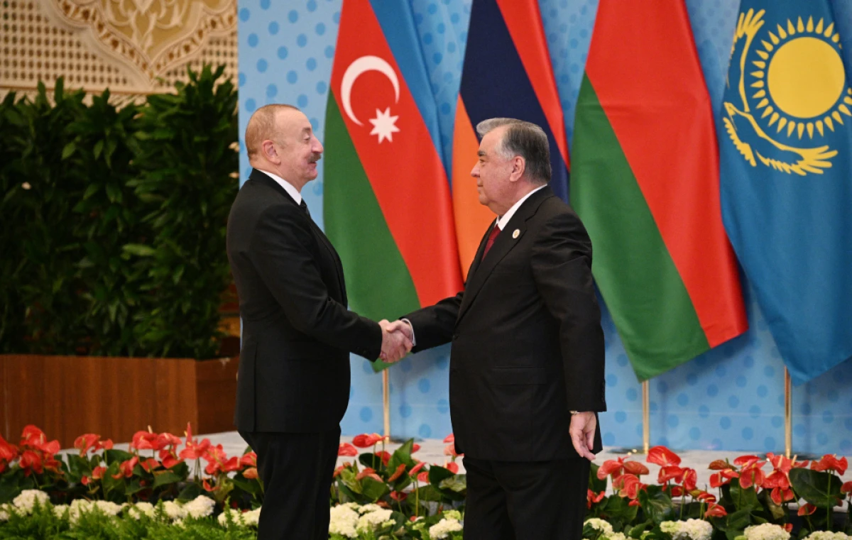 Prezident İlham Əliyev MDB Dövlət Başçıları Şurasının iclasında iştirak etmək üçün Düşənbədəki "Millət" sarayına gəldi — 3