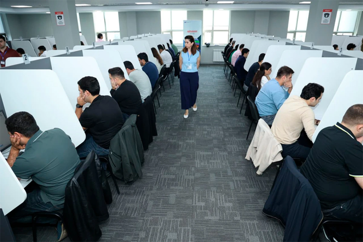 Prokurorluq orqanlarına qulluğa qəbulla bağlı test imtahanı keçirildi