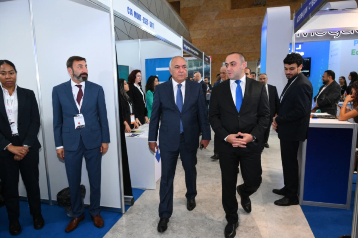 CIDC-2025 tədbirinin rəsmiləri kibertəhlükəsizlik sərgisi ilə tanış oldular