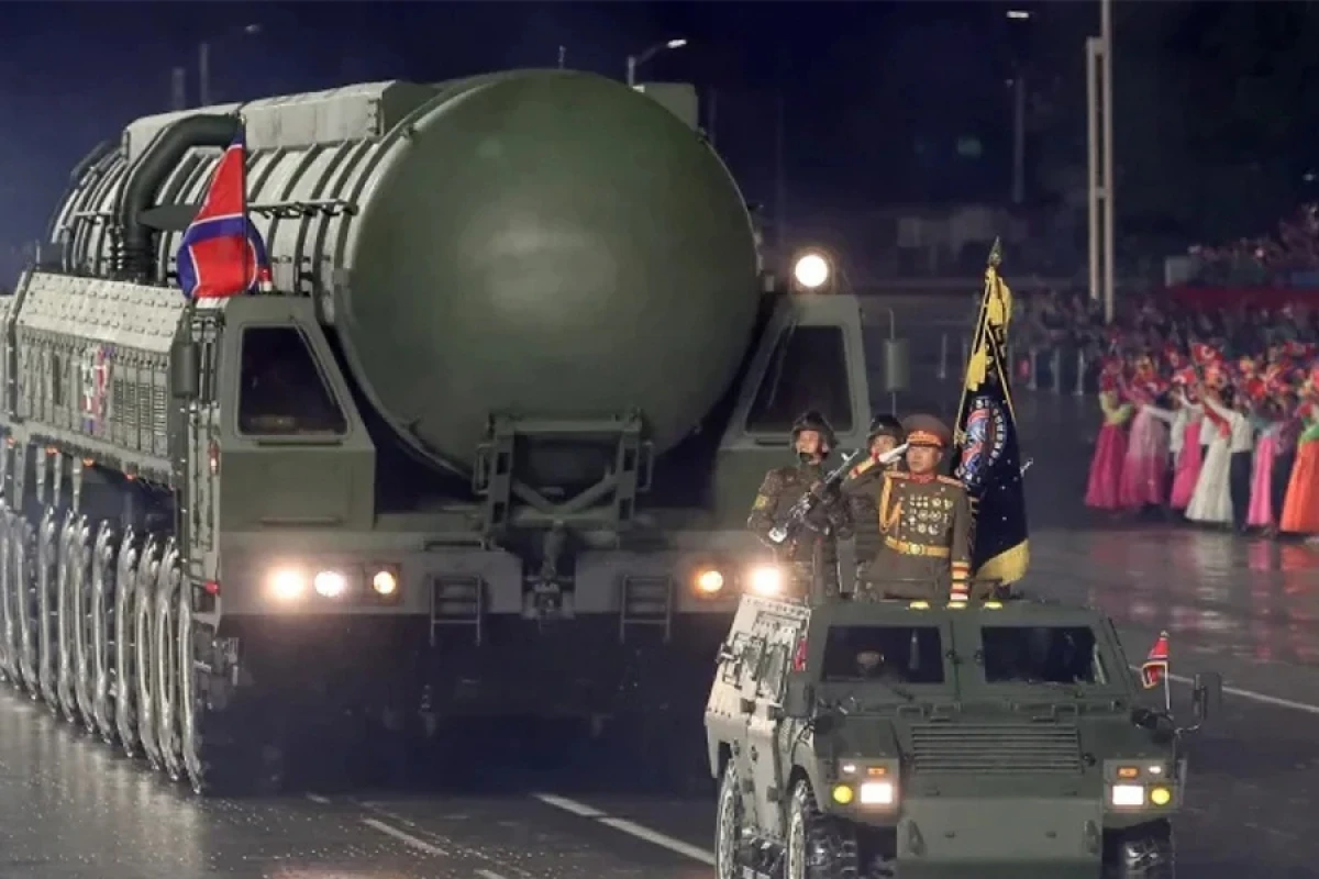 Şimali Koreya qitələrarası ballistik raketini nümayiş etdirdi