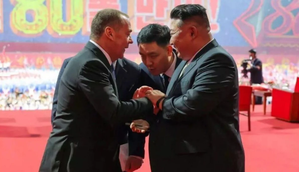 Kim Çen In Medvedyevlə görüşdü