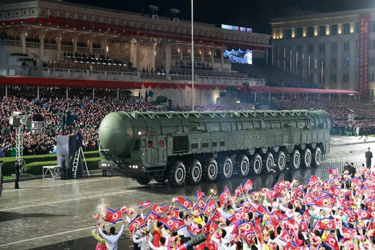 Şimali Koreya yeni qitələrarası ballistik raketi təqdim etdi