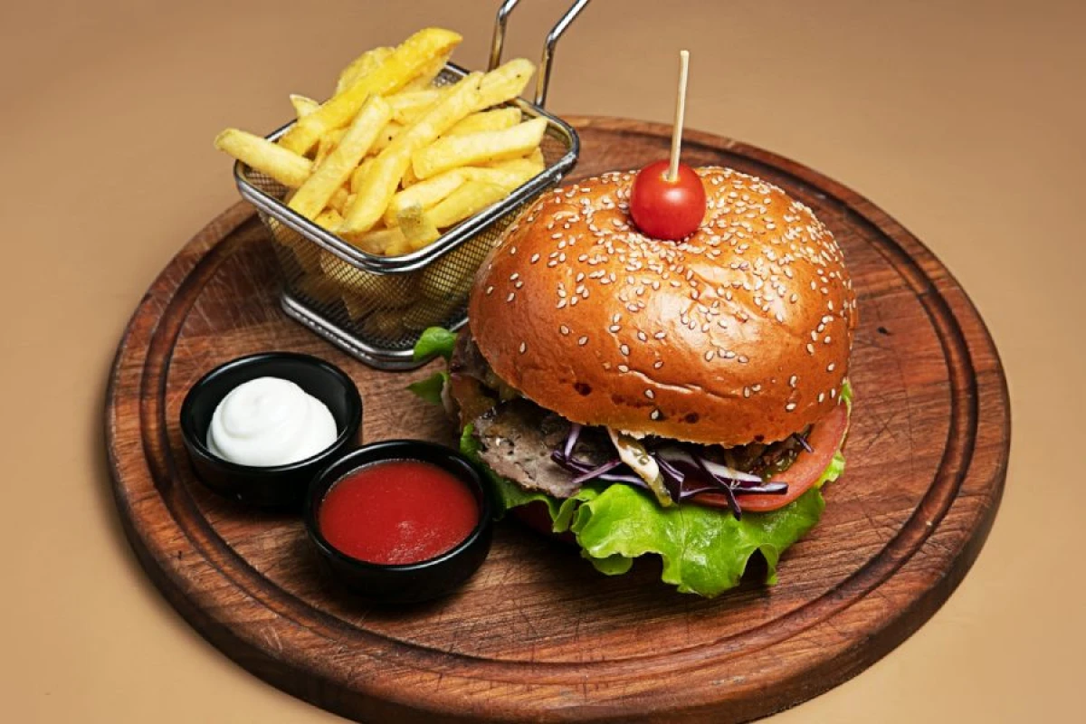 11 min dollarlıq burger satışa çıxarıldı