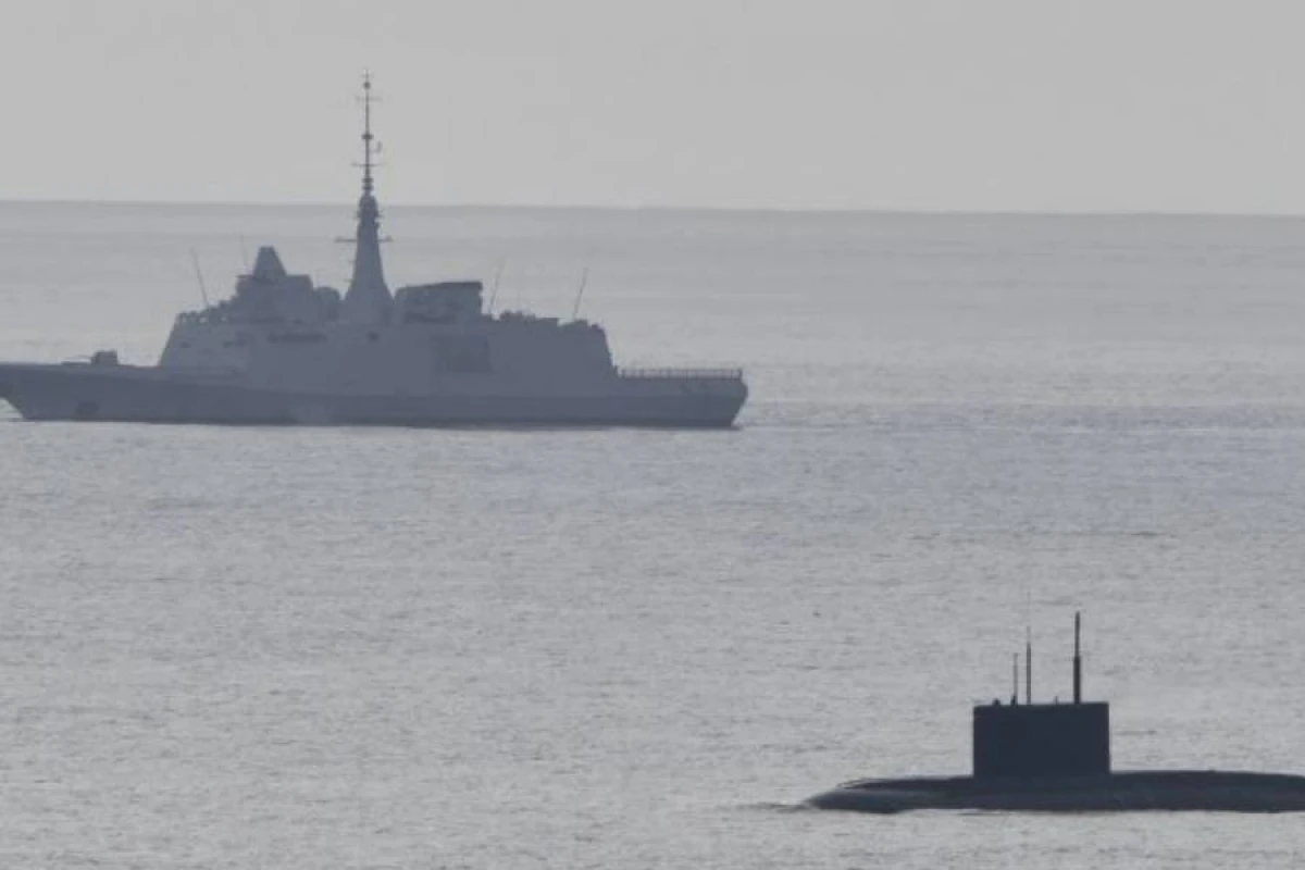 NATO sularında Rusiya sualtı gəmisi üzə çıxdı