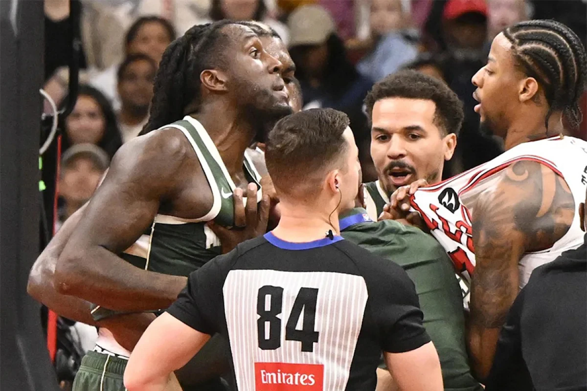 NBA-da dava: Prins təsadüfən hakimi vurdu