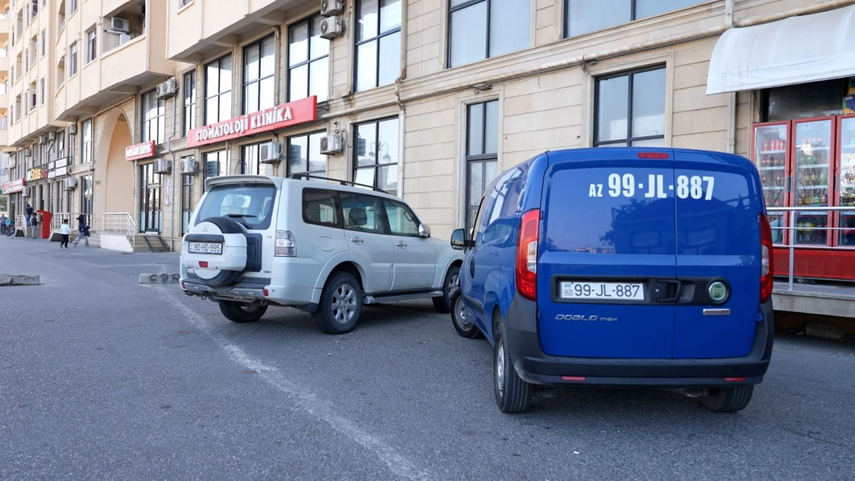 DİN avtomobilini səkilərdə park edən sürücülərə müraciət etdi — 1