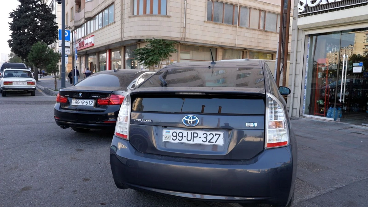 DİN avtomobilini səkilərdə park edən sürücülərə müraciət etdi — 2