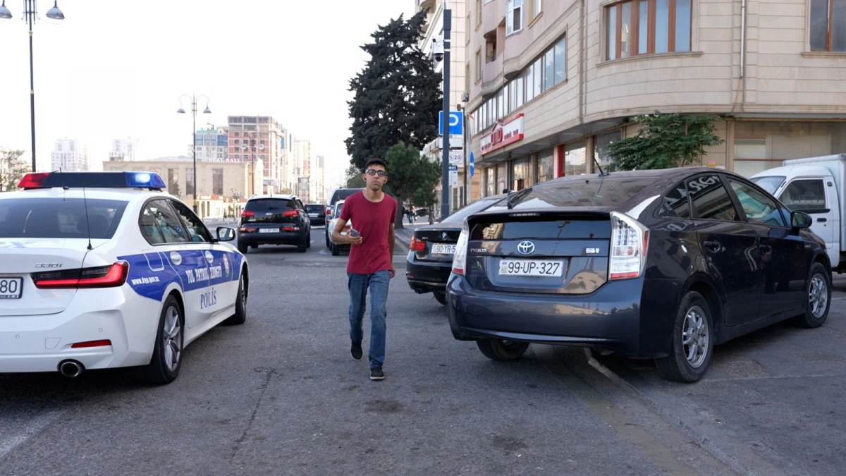 DİN avtomobilini səkilərdə park edən sürücülərə müraciət etdi — 3