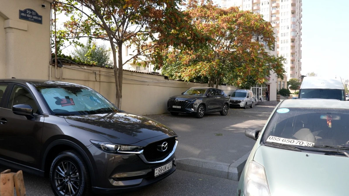 DİN avtomobilini səkilərdə park edən sürücülərə müraciət etdi — 4