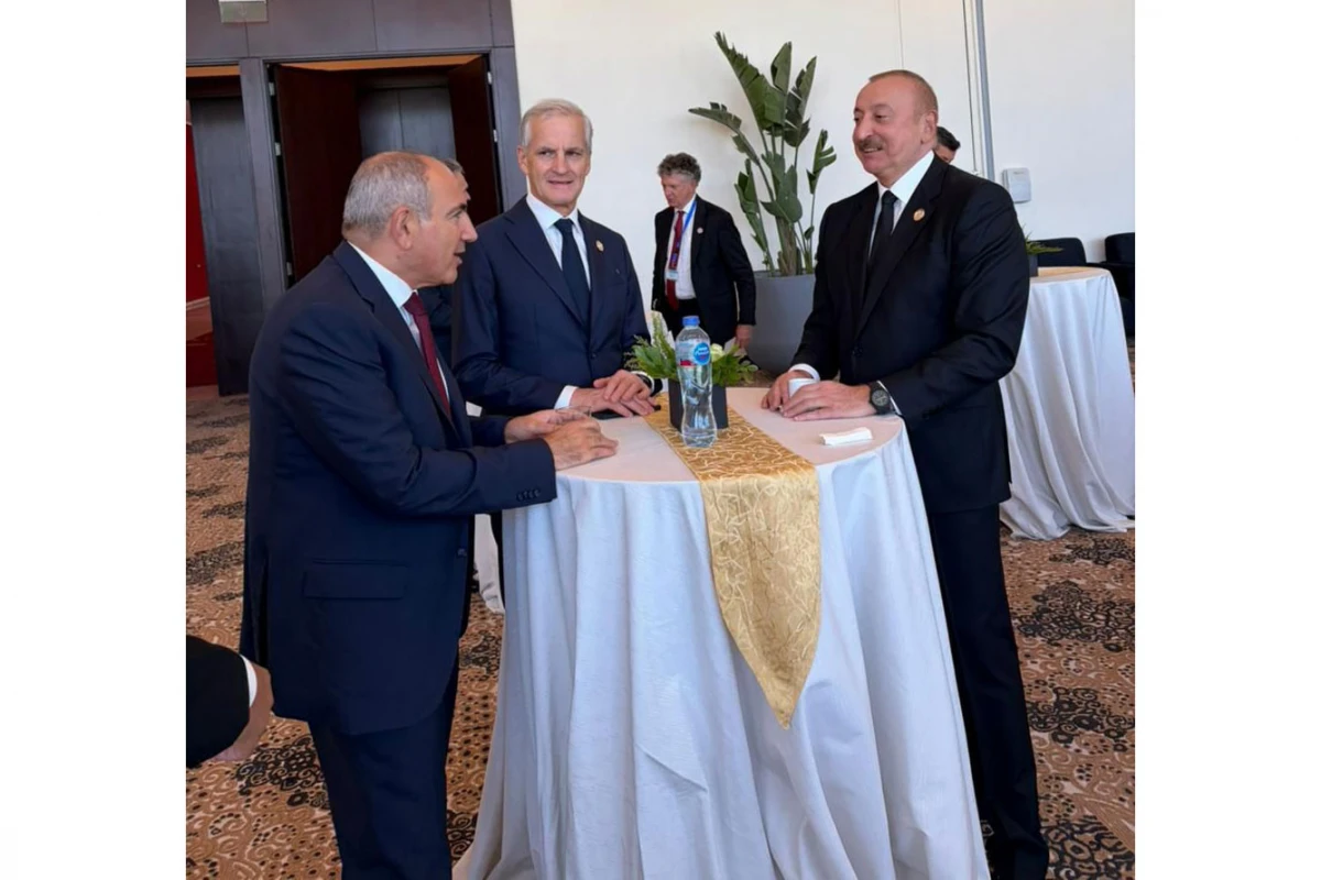 İlham Əliyev Misirdə Nikol Paşinyanla ayaqüstü görüş keçirdi — 2