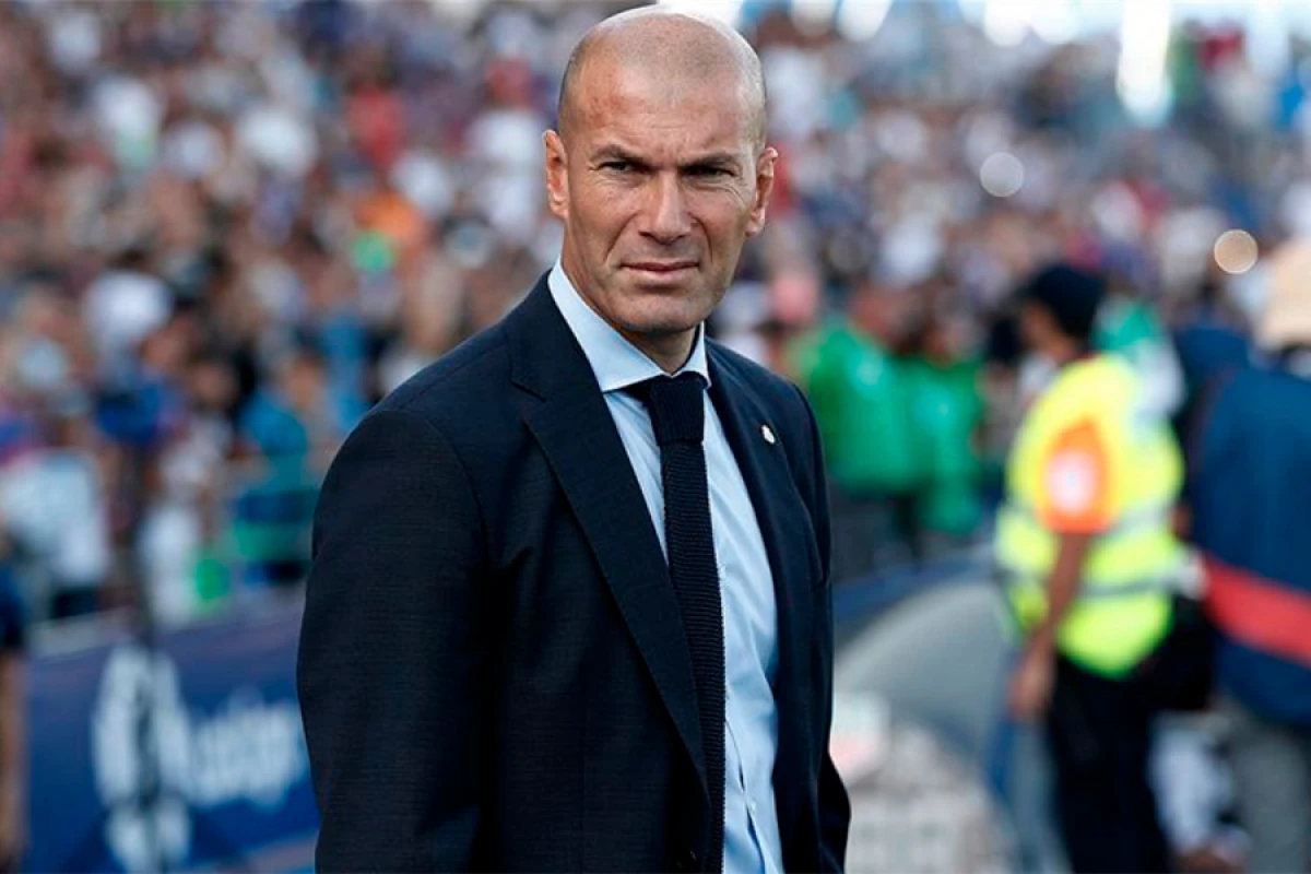 Zidan keçmiş “Real” ulduzlarını təriflədi: “Onlar topu itirmirdilər”