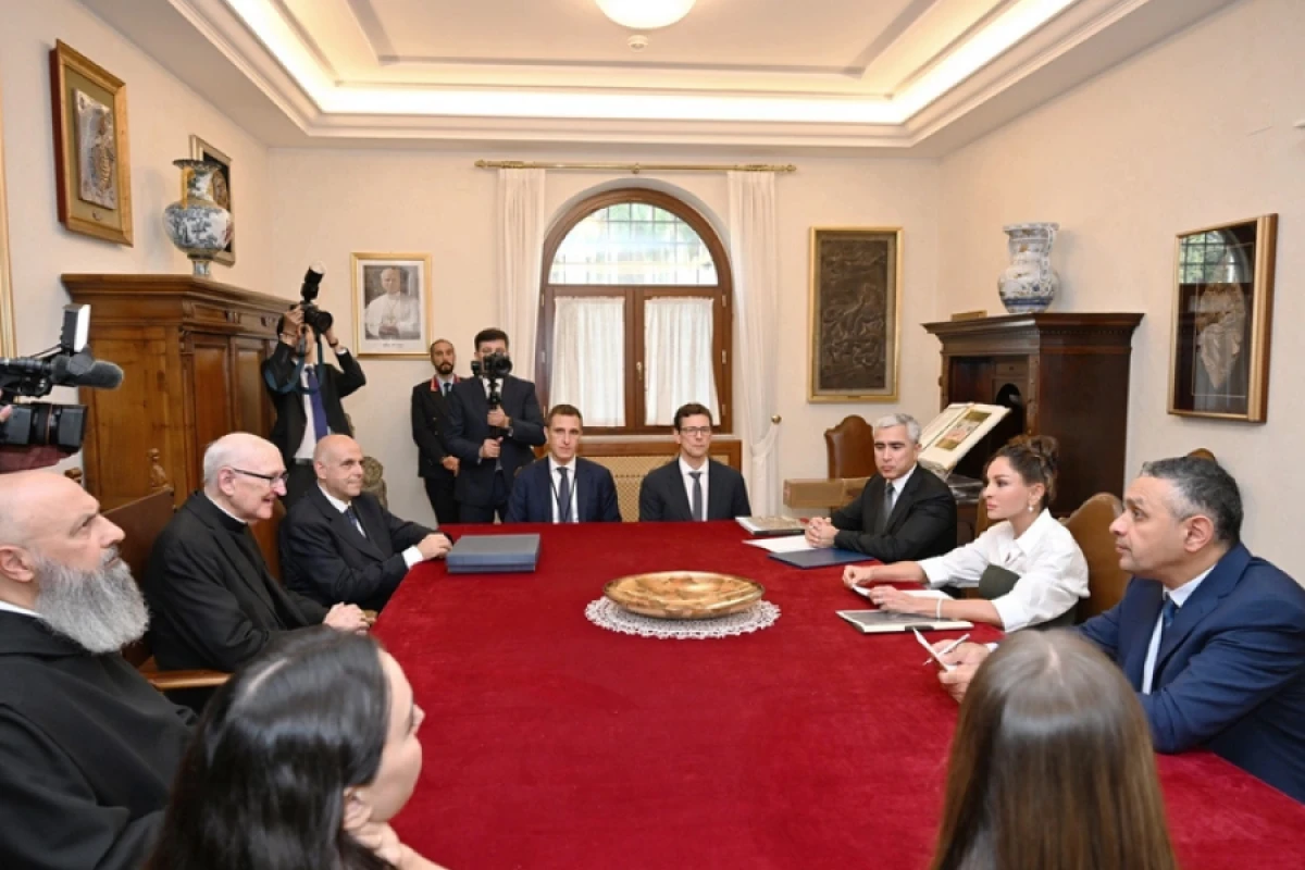 Mehriban Əliyeva Müqəddəs Pavel Bazilikasının baş keşişi ilə görüşdü