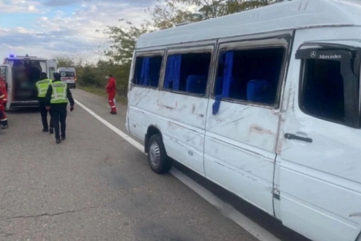 Ukraynada mikroavtobus aşdı -  Yaralananlar var