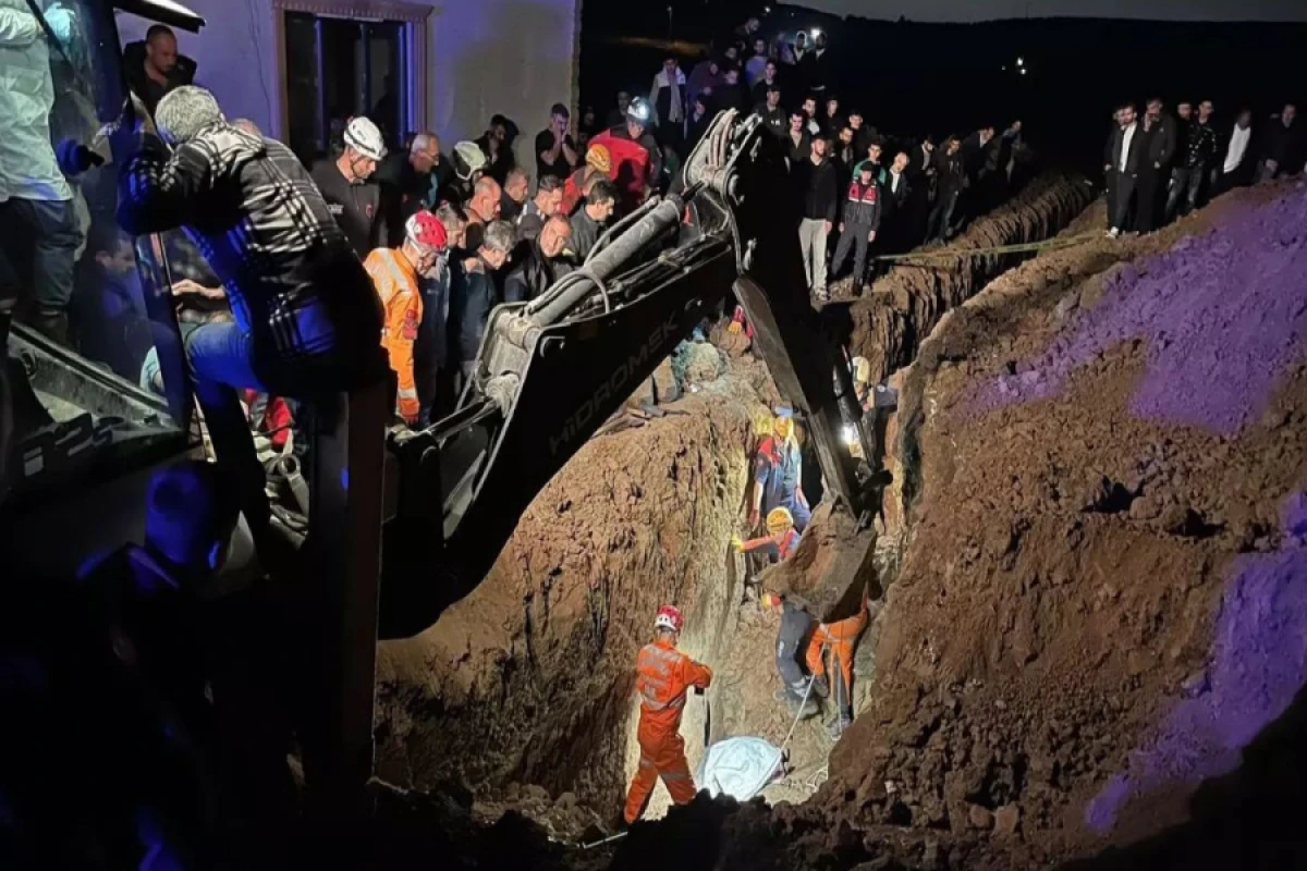 Türkiyədə kanalizasiyada torpaq uçqunu- Ölənlər var