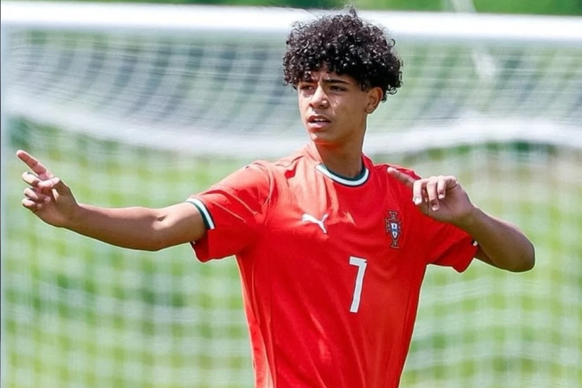 15 yaşlı Ronaldo Portuqaliya millisinə ilk dəvətini aldı