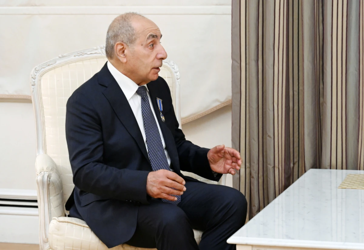 Prezident  Yaqub Eyyubova “İstiqlal” ordenini təqdim etdi — 1