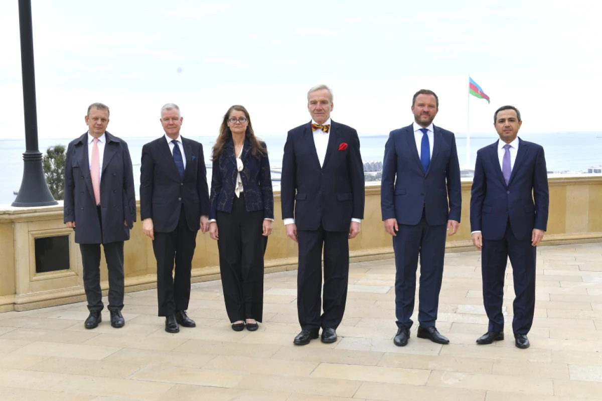 Estoniyanın xarici işlər naziri Bakıda şəhidlərin xatirəsini andı — 1