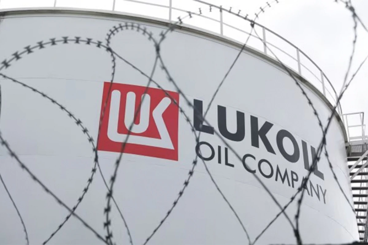 Azərbaycanda da törəməsi olan “Lukoil”a sanksiya zərbəsi: Mümkün təsirlər açıqlandı