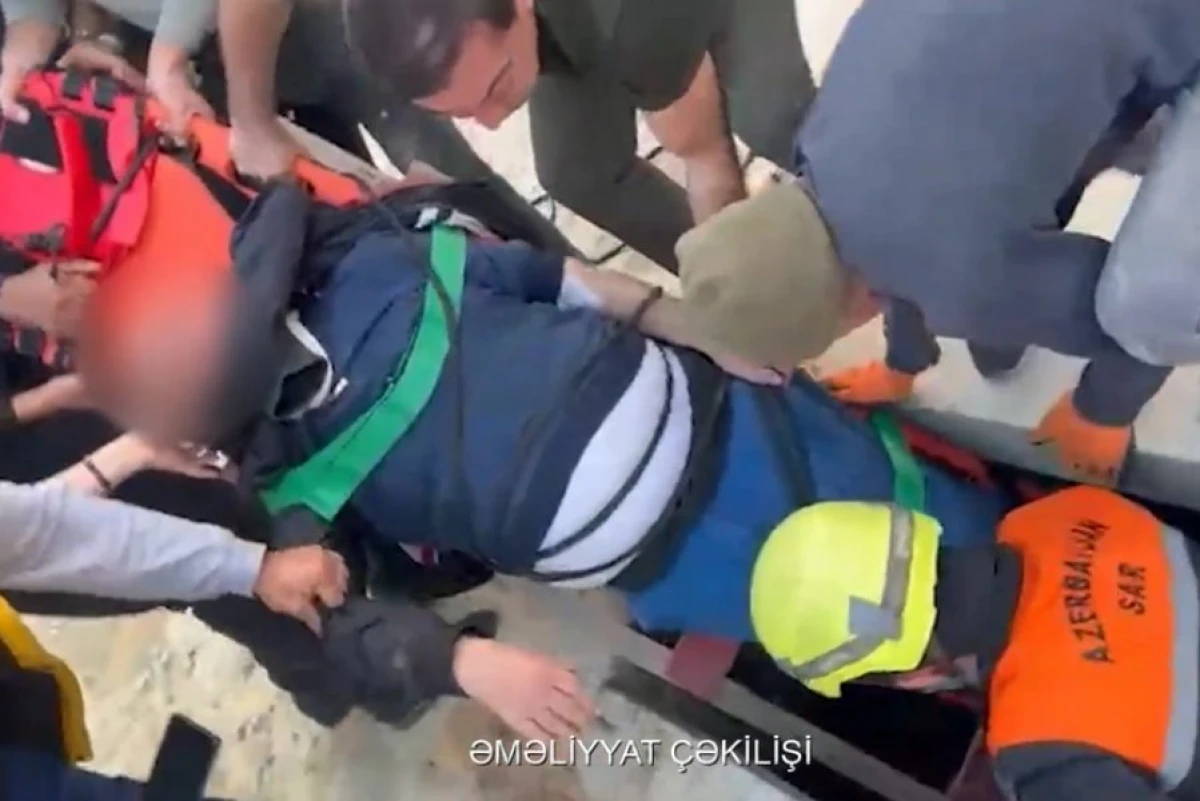 Su anbarına yıxılan kişi xilas edildi