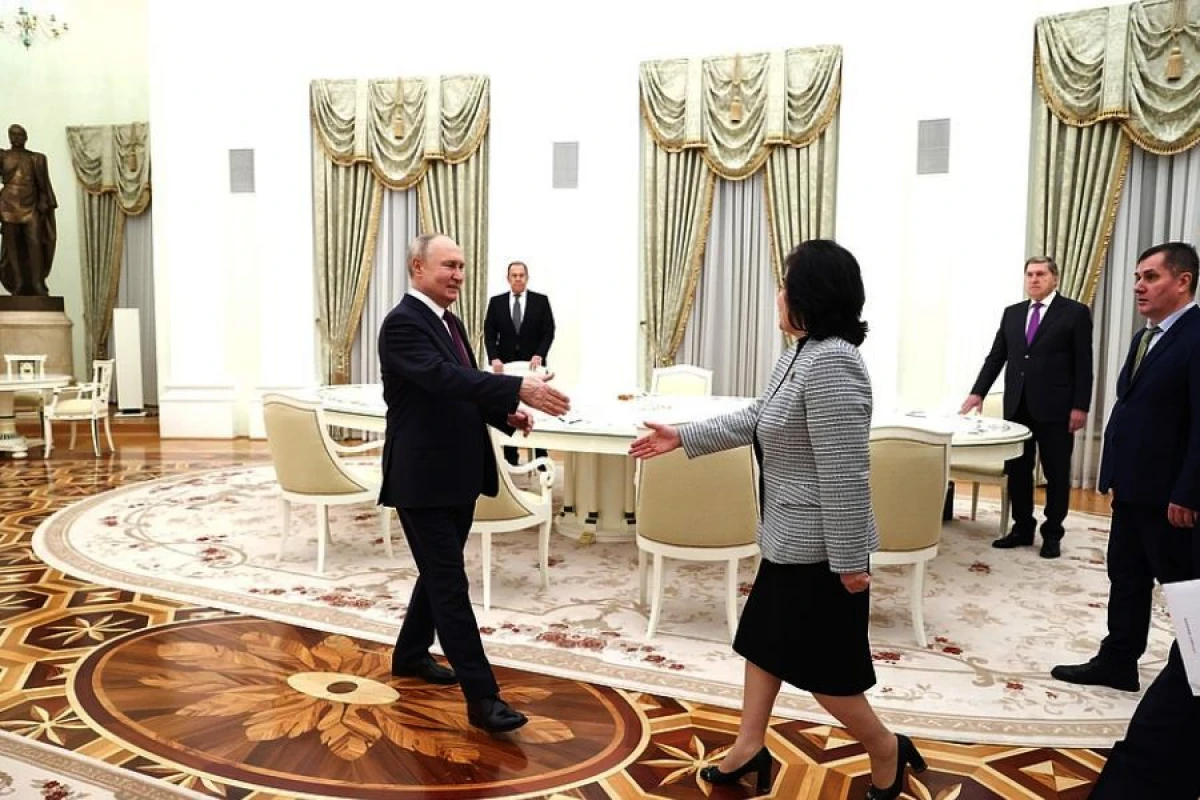 Putin Şimali Koreyanın xarici işlər naziri ilə görüşdü