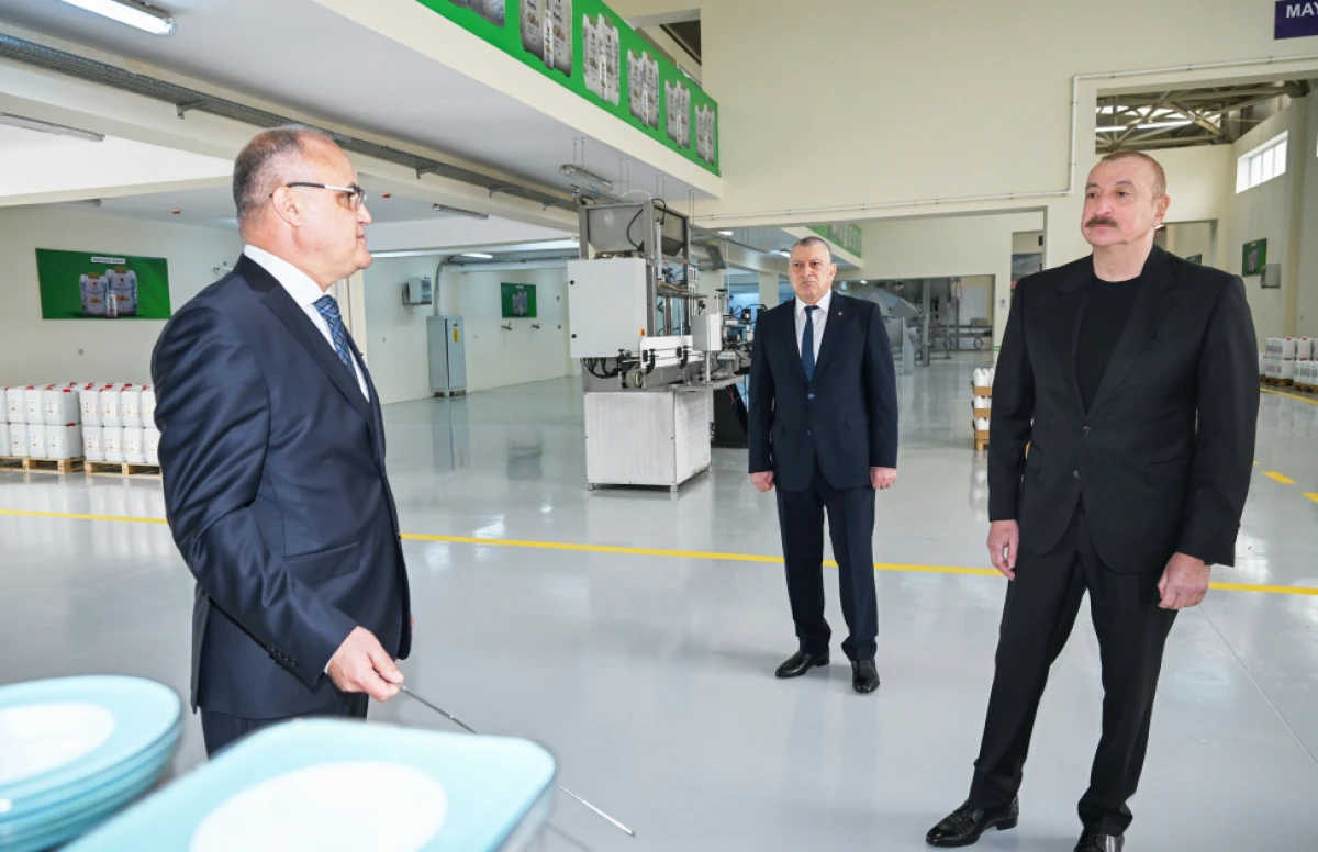 Prezident İlham Əliyev Sabirabadda aqrokimyəvi vasitələrin istehsalı müəssisəsinin fəaliyyəti ilə tanış oldu - YENİLƏNDİ — 1