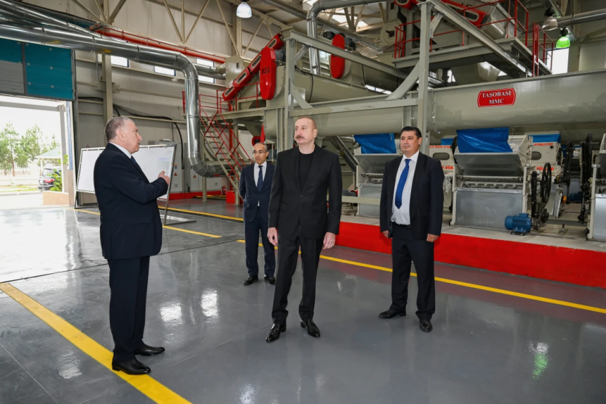 Prezident İlham Əliyev Sabirabadda pambıq emalı zavodunun fəaliyyəti ilə tanış oldu — 9