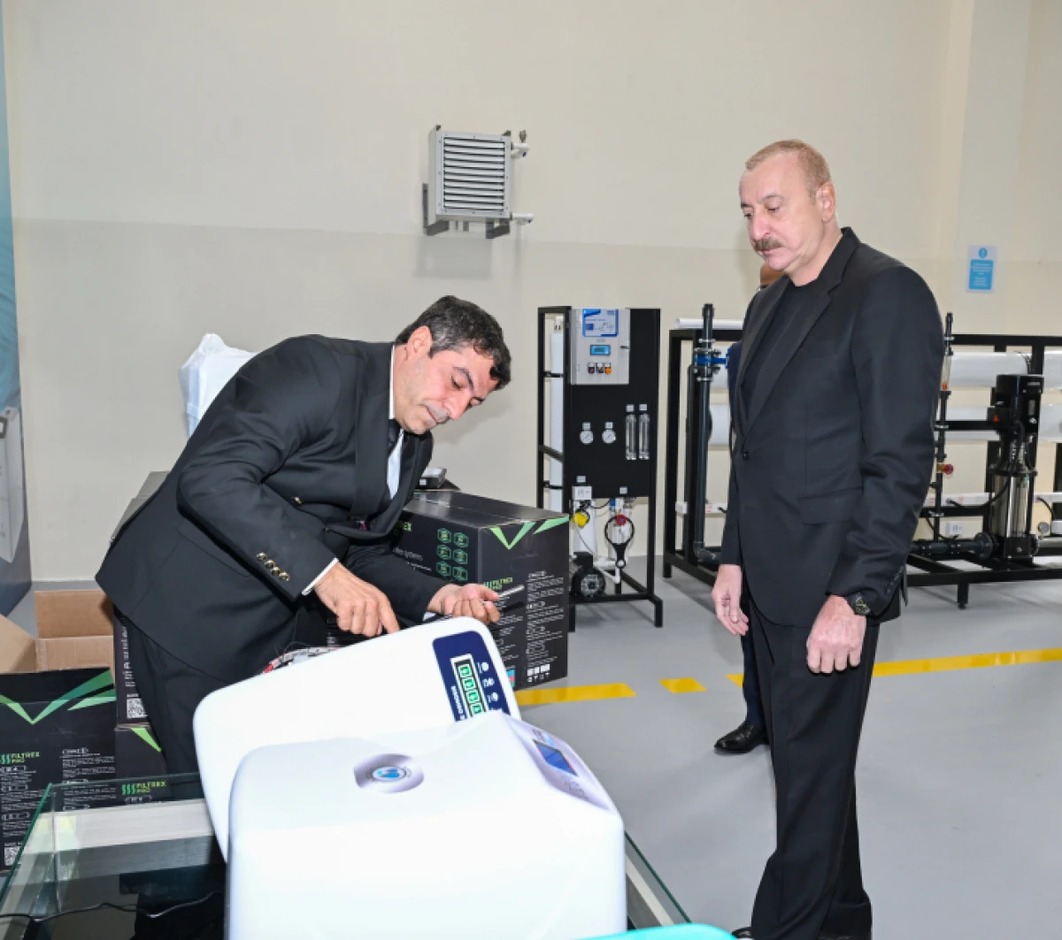 İlham Əliyev Sabirabadda su filtrlərinin istehsalı müəssisəsinin fəaliyyəti ilə tanış oldu — 6