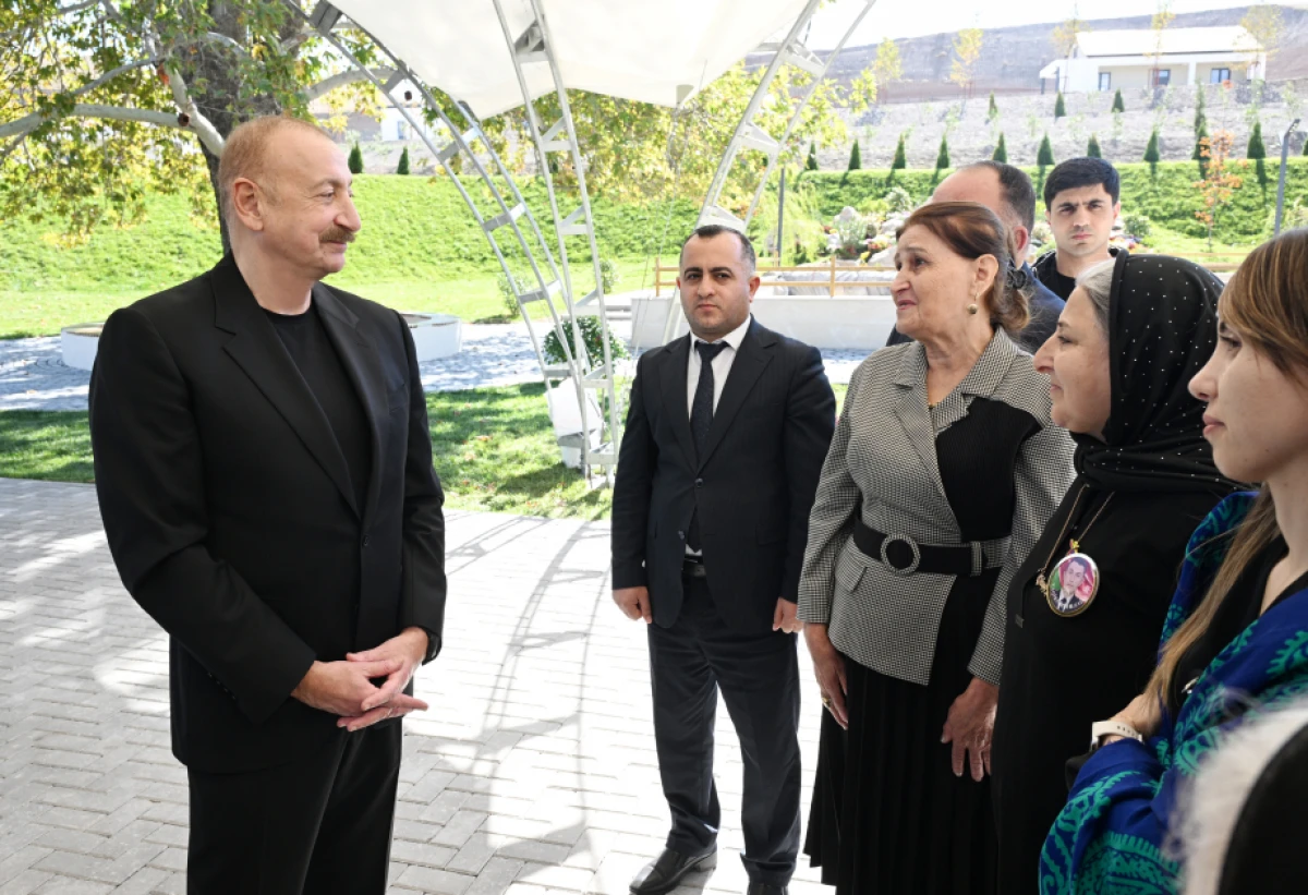 Prezident Cəbrayıl rayonunun Horovlu kəndinin sakinlərinə mənzillərin açarlarını təqdim etdi - YENİLƏNDİ — 2