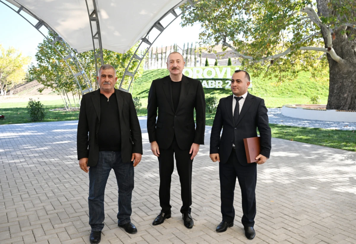 Prezident Cəbrayıl rayonunun Horovlu kəndinin sakinlərinə mənzillərin açarlarını təqdim etdi - YENİLƏNDİ — 3