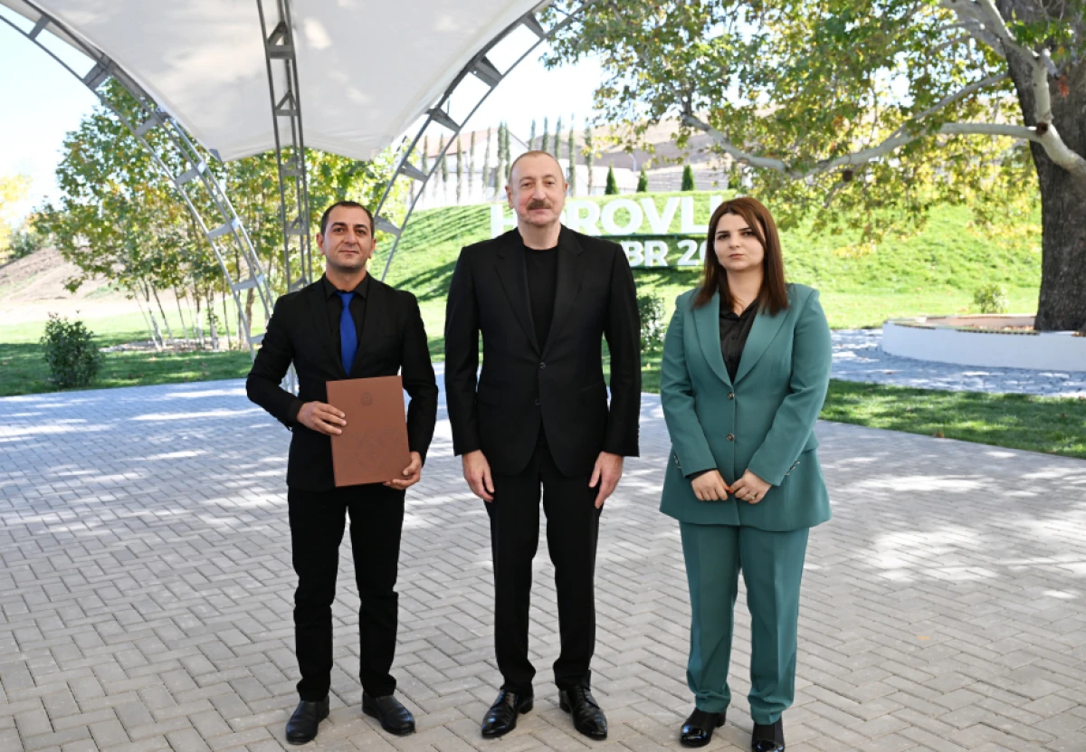 Prezident Cəbrayıl rayonunun Horovlu kəndinin sakinlərinə mənzillərin açarlarını təqdim etdi - YENİLƏNDİ — 4