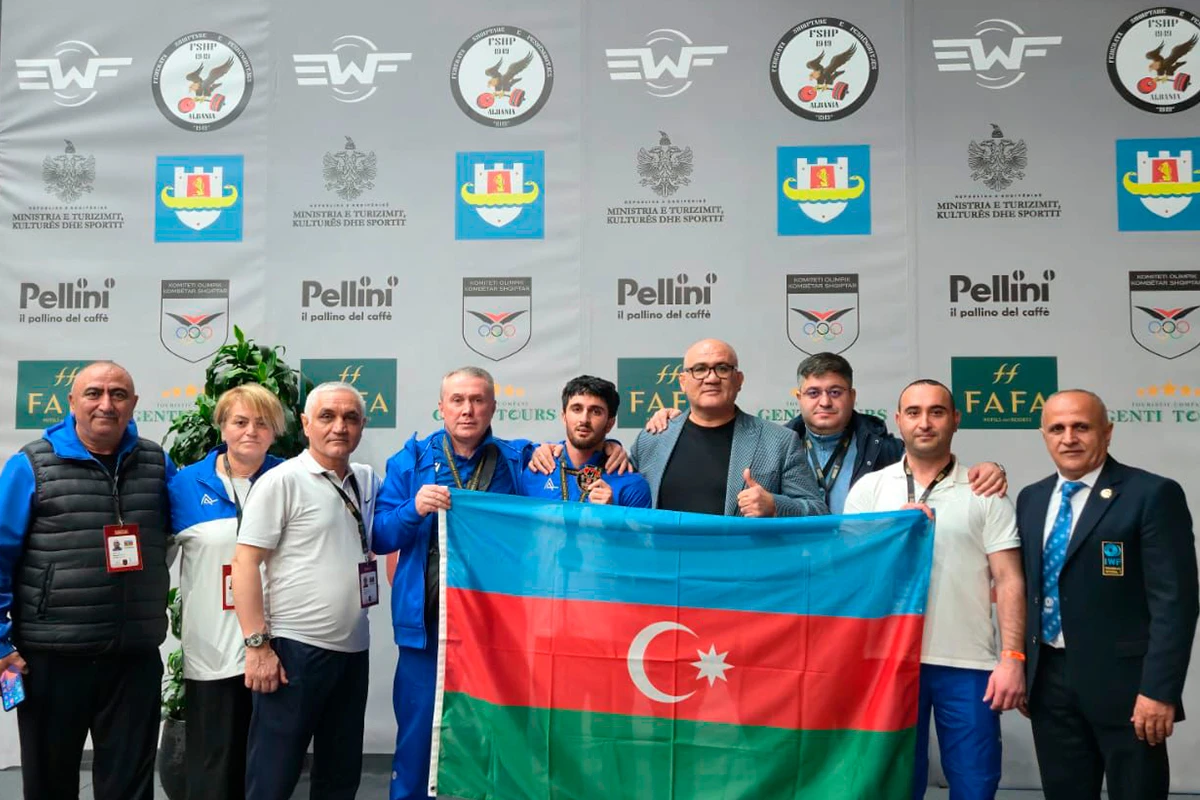 Ağırlıqqaldıranımız Avropa çempionatında 3 gümüş medal qazandı